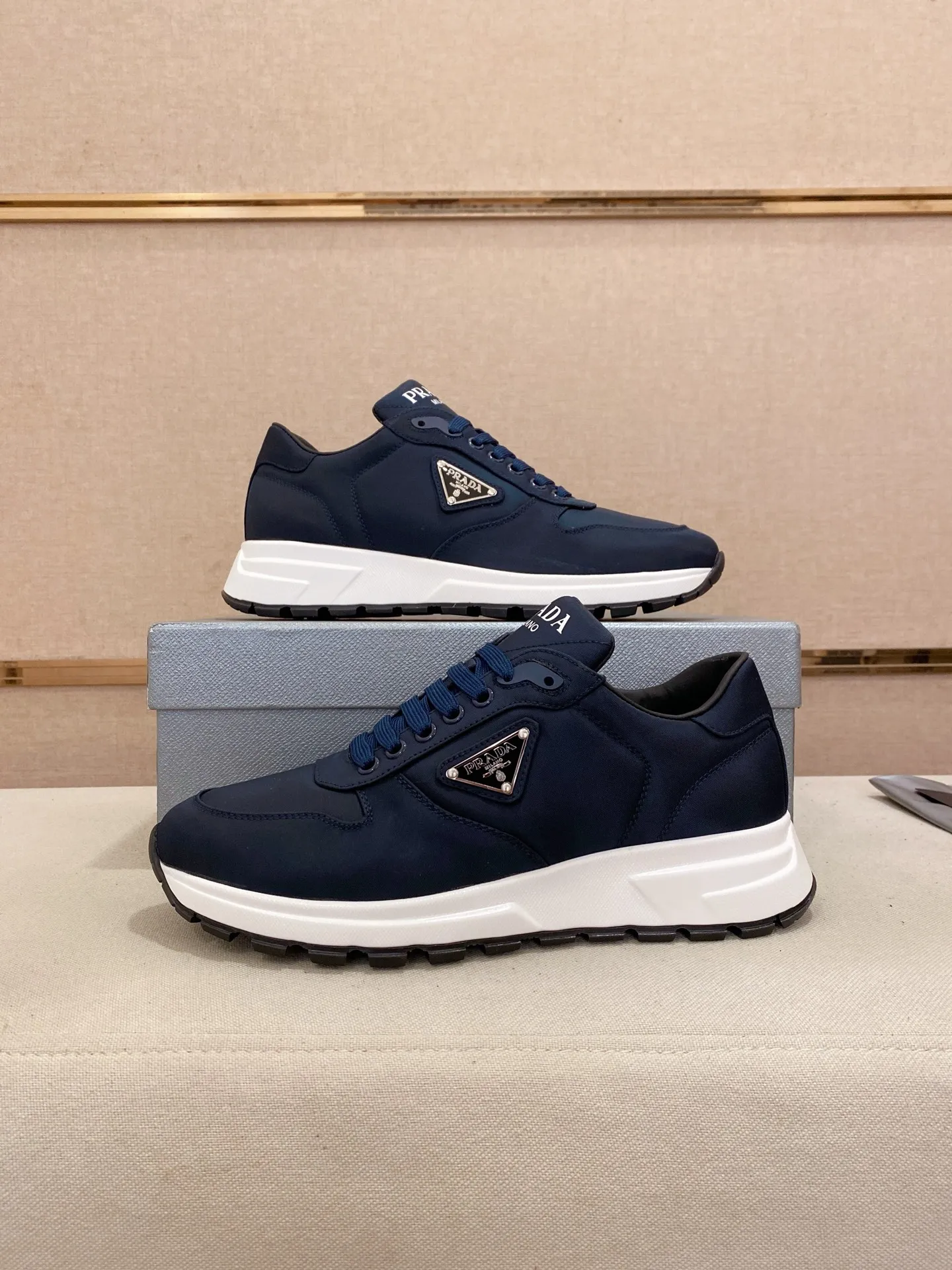 Factory price 540💰 ✔️✔️✔️High version High-quality new PRADA counters are on the market at the same time. The new men's shoes and 😘fabrics are selected from imported first-layer cowhide and are made by pure handcrafts. Lining: Full cowhide lining. 👍🏿 High-end ☄️ air-cushion molded anti-slip rubber outsole, exquisite lines, simple and elegant, comfortable and high-end for leisure travel. Code number: 38 to 44